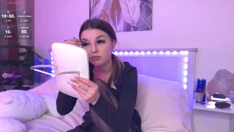 Snapshot of veronicaleal_ chatting on 10.13.25 Vivi online show from 10.13.25