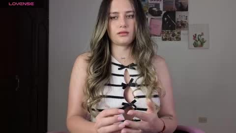 Snapshot of veronika__winslow_ chatting on 05.26.26 Vero online show from 05.26.26