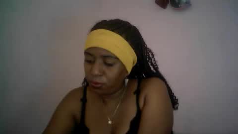 Snapshot of verronique1511 chatting on 09.28.25 verronique1511 online show from 09.28.25