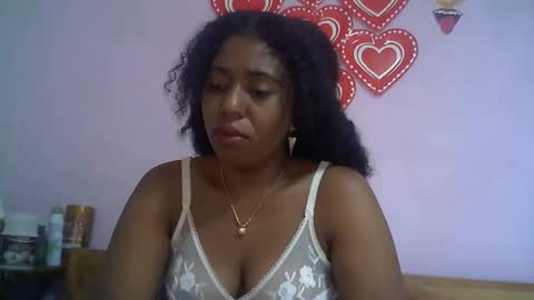 Snapshot of verronique1511 chatting on 10.08.25 verronique1511 online show from 10.08.25