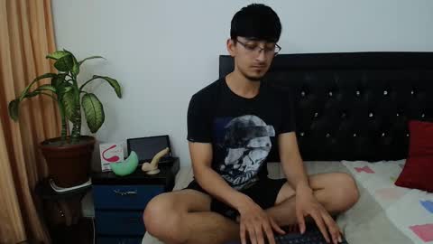 Snapshot of versatileguuy chatting on 03.04.26 versatileguuy online show from 03.04.26