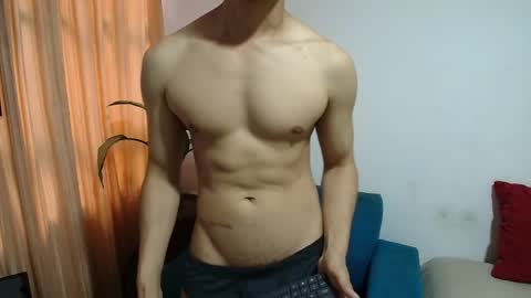 Snapshot of versatileguuy chatting on 03.28.26 versatileguuy online show from 03.28.26