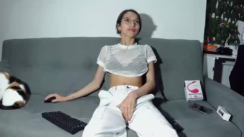 Snapshot of very_hard2 chatting on 10.28.25 very_hard2 online show from 10.28.25