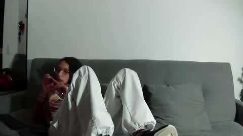 Snapshot of very_hard2 chatting on 11.24.25 very_hard2 online show from 11.24.25