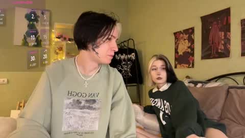 Snapshot of veryraretwins chatting on 10.23.25 veryraretwins online show from 10.23.25