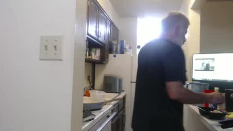 Snapshot of veryveryhairmanindenver chatting on 09.19.25 hairy man online show from 09.19.25