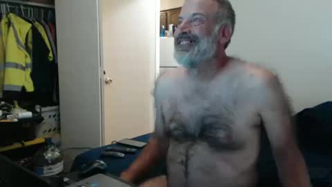 Snapshot of veryveryhairmanindenver chatting on 10.11.25 hairy man online show from 10.11.25