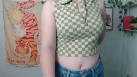 Snapshot of veryveryvery_shy chatting on 07.28.26 veryveryvery_shy online show from 07.28.26