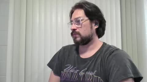 Snapshot of vesturelove chatting on 11.26.25 vesturelove online show from 11.26.25