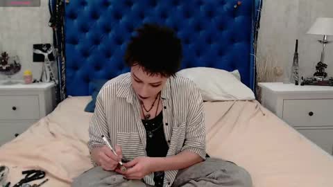 Via online show from 05.04.26