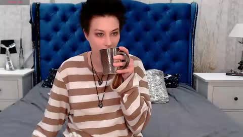 Snapshot of via_mayer chatting on 07.08.26 Via online show from 07.08.26