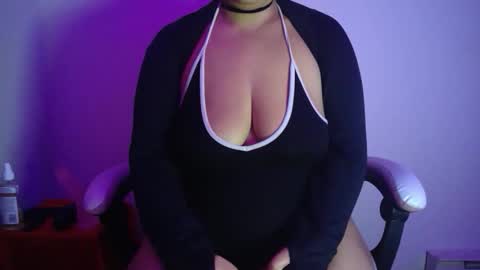 Snapshot of vibe_xxxo chatting on 03.28.26 vibe_xxxo online show from 03.28.26