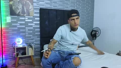 Snapshot of vicctorzc chatting on 01.25.25 Victor cardenas online show from 01.25.25