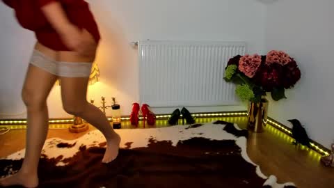 ViciousQueenu can call me Laura online show from 01.29.25