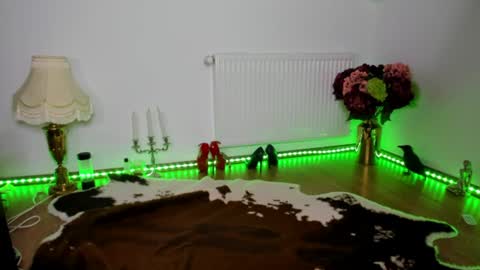 ViciousQueenu can call me Laura online show from 07.21.26