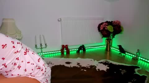 ViciousQueenu can call me Laura online show from 07.23.26