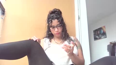 Victoria Rojas  online show from 04.22.26