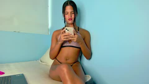 Snapshot of vicky_diamond09 chatting on 05.25.26 Victoria online show from 05.25.26