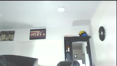 Snapshot of vicky_hotmilf chatting on 09.24.25 Vicky online show from 09.24.25