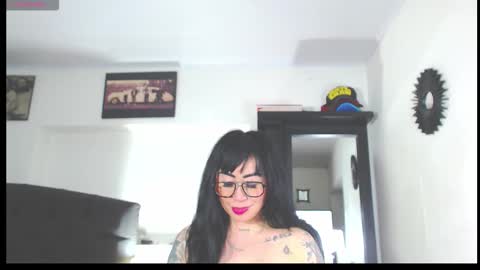 Snapshot of vicky_hotmilf chatting on 10.07.25 Vicky online show from 10.07.25