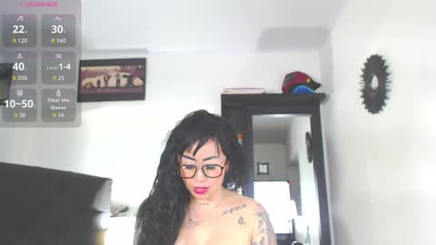 Snapshot of vicky_hotmilf chatting on 10.09.25 Vicky online show from 10.09.25