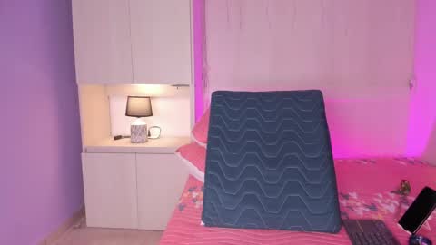 V I C K Y online show from 02.05.25