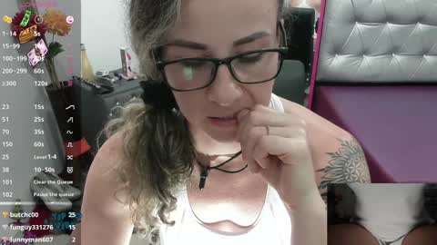 Snapshot of vickysexyx chatting on 12.05.24 Valentina online show from 12.05.24