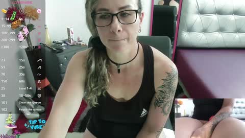 Snapshot of vickysexyx chatting on 12.10.24 Valentina online show from 12.10.24