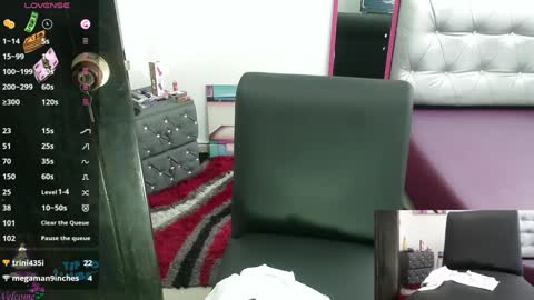 Snapshot of vickysexyx chatting on 12.17.24 Valentina online show from 12.17.24