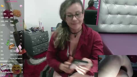 Snapshot of vickysexyx chatting on 02.11.25 Valentina online show from 02.11.25