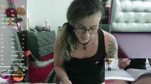 Snapshot of vickysexyx chatting on 02.19.25 Valentina online show from 02.19.25