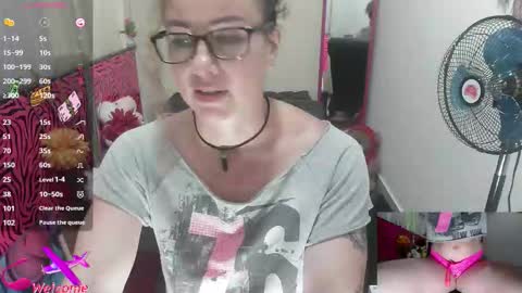 Snapshot of vickysexyx chatting on 09.17.25 Valentina online show from 09.17.25