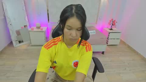Snapshot of victoria1_tay chatting on 06.12.26 victoria1_tay online show from 06.12.26