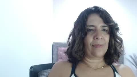 Snapshot of victoria25_meester chatting on 06.09.26 Hi guys Im victoria Be the one who can control me in PVT online show from 06.09.26