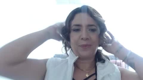 Snapshot of victoria25_meester chatting on 06.10.26 Hi guys Im victoria Be the one who can control me in PVT online show from 06.10.26