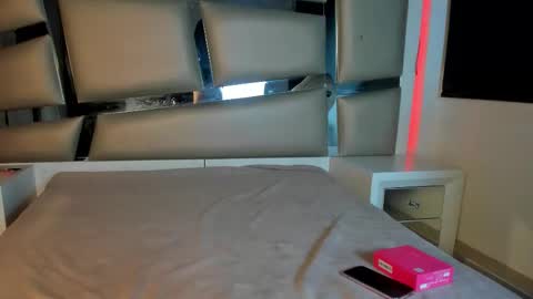 Victoria online show from 11.17.25