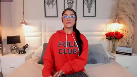 Snapshot of victoria__lee_ chatting on 06.04.26 victoria__lee_ online show from 06.04.26