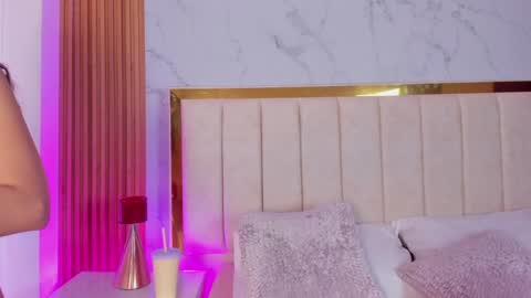  Victoria Lozano  online show from 12.17.24