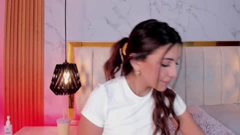  Victoria Lozano  online show from 01.11.25