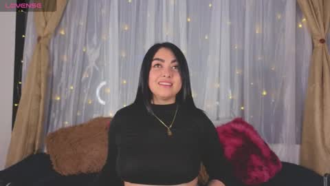 Snapshot of victoria_jonhss chatting on 11.18.25 Victoria online show from 11.18.25