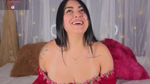 Snapshot of victoria_jonhss chatting on 11.25.25 Victoria online show from 11.25.25