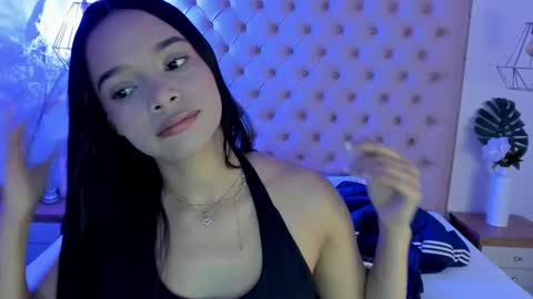 Snapshot of victoria_kitt chatting on 09.18.25 victoria_kitt online show from 09.18.25