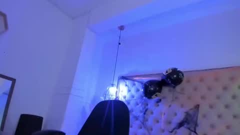 Snapshot of victoria_kitt chatting on 10.18.25 victoria_kitt online show from 10.18.25