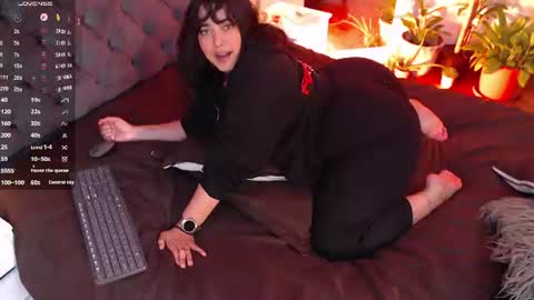 Snapshot of victoria_monteroo chatting on 07.31.26 Call me Vic online show from 07.31.26