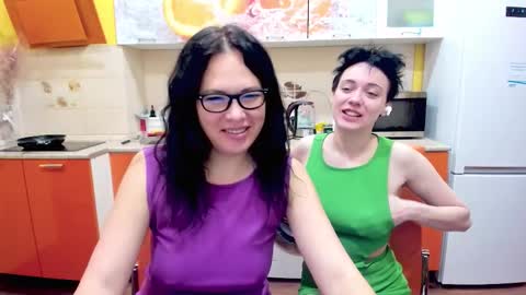 Snapshot of victoria_panther chatting on 12.19.25 Victoria online show from 12.19.25