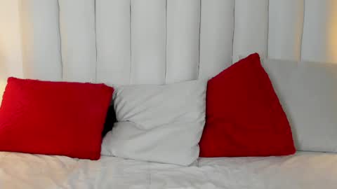 Snapshot of victoria_queen2 chatting on 02.21.25 victoria_queen2 online show from 02.21.25