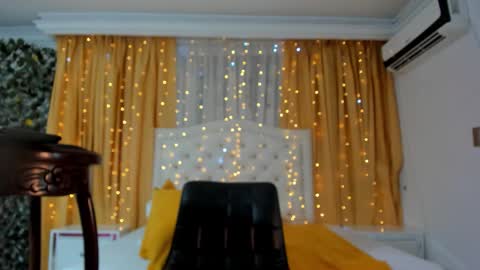 Snapshot of victoria_sweets_ chatting on 11.13.25 victoria_sweets_ online show from 11.13.25