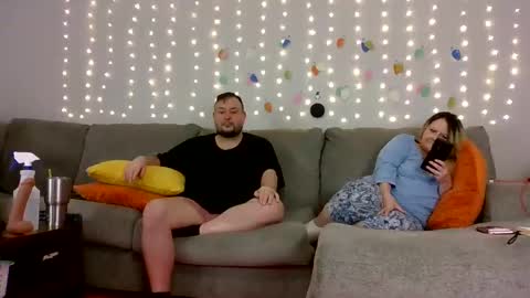 Snapshot of victoriaandjesse chatting on 12.14.24 Victoria and Jesse online show from 12.14.24