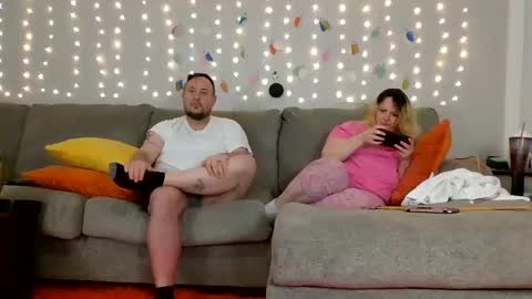 Snapshot of victoriaandjesse chatting on 12.17.24 Victoria and Jesse online show from 12.17.24