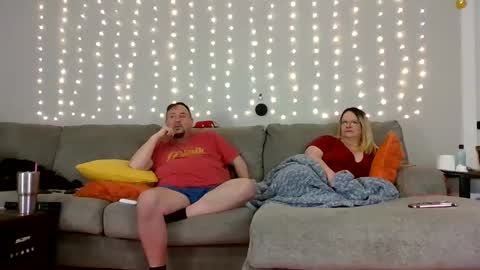 Snapshot of victoriaandjesse chatting on 12.25.24 Victoria and Jesse online show from 12.25.24